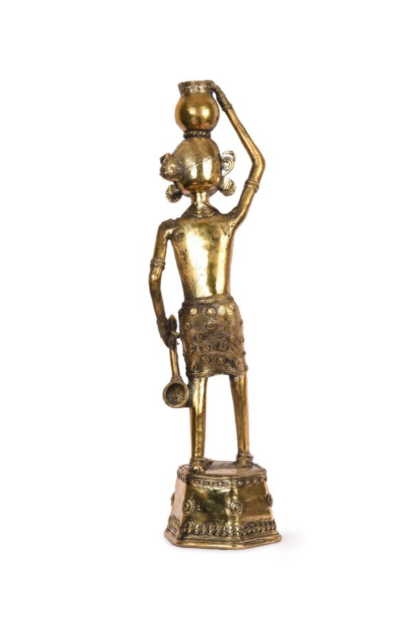 Statue of Madin